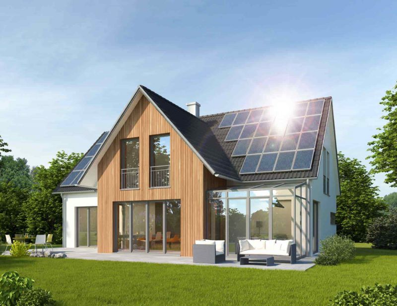 Einfamilienhaus mit Solaranlage auf dem Dach