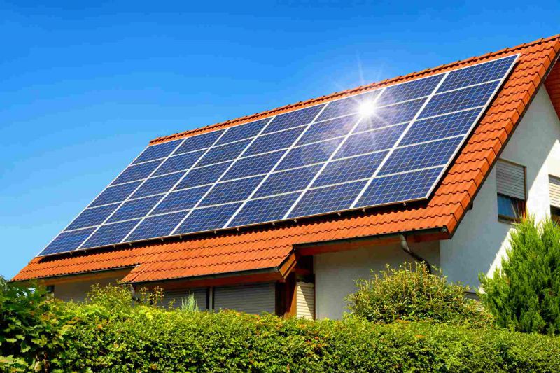 Solaranlage am Dach eines Hauses