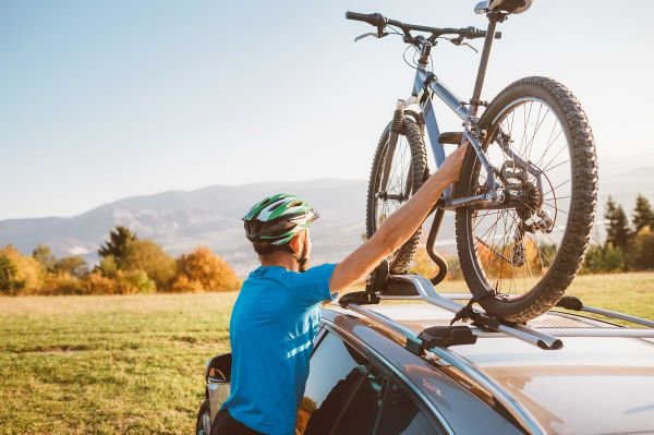 Fahrrad auf Elektroauto